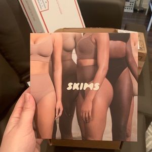 Skims core control thong